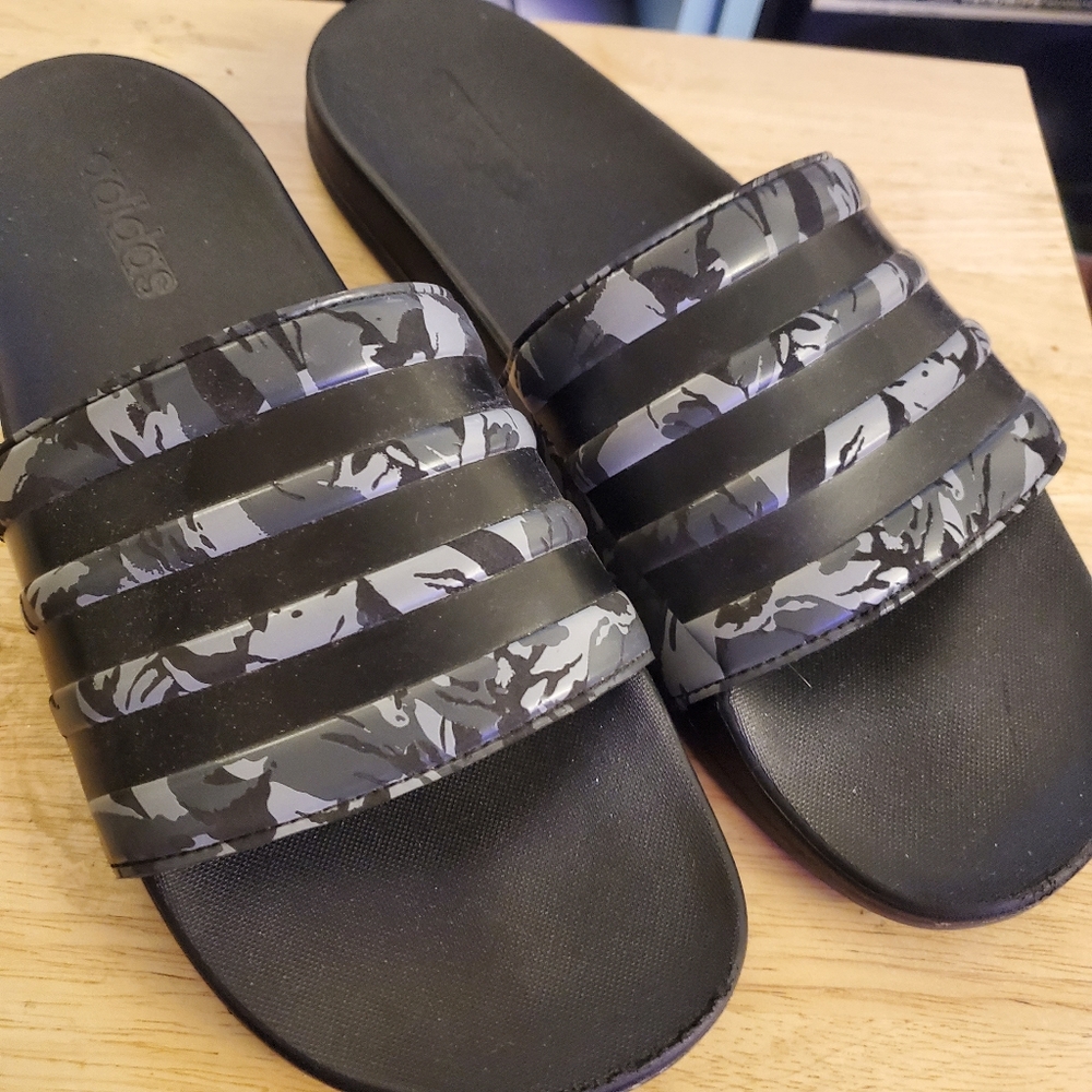 Adidas size 12 Adilette Comfort Slides